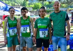 I giovani della Podistica Buschese ai campinati italiani di Corsa in montagna con il presidente Davide Galliano